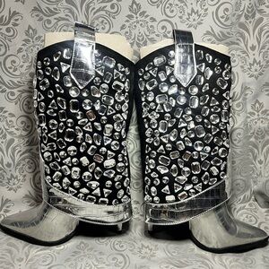 NWT Lauren Lorraine Hana Silver Rhinestone Cowboy Boots - Size 6.5